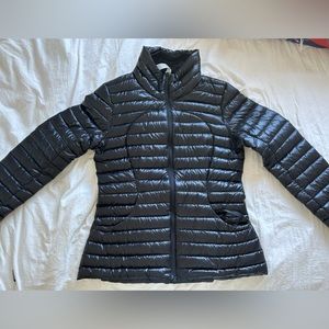Lululemon Size 10 Puffer jacket! Compact and brings travel bag. Used twice.